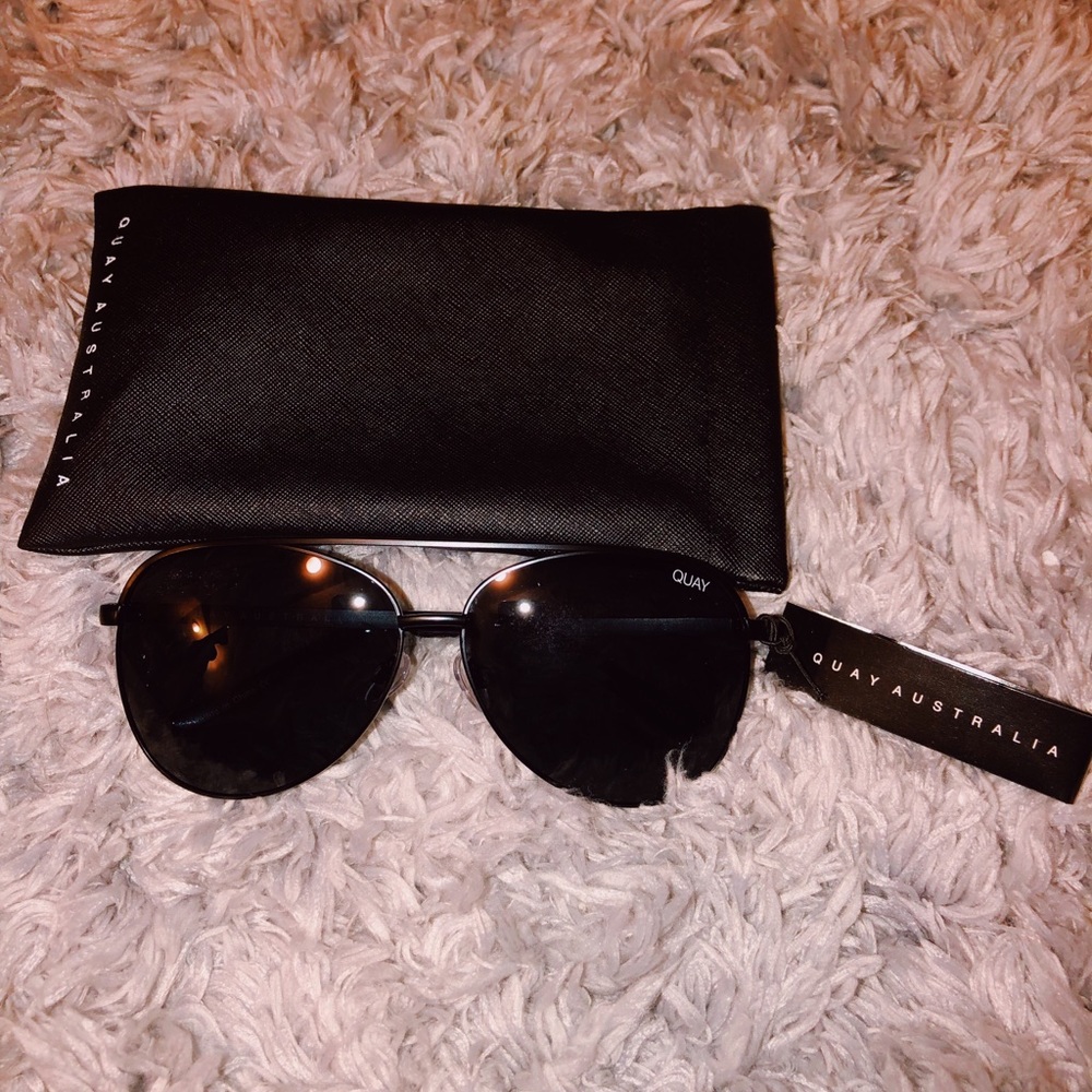 QUAY Australia Vivianne- BRAND NEW NEVER WORN